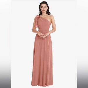 Dessy Collection- DRAPED ONE-SHOULDER MAXI DRESS WITH SCARF BOW